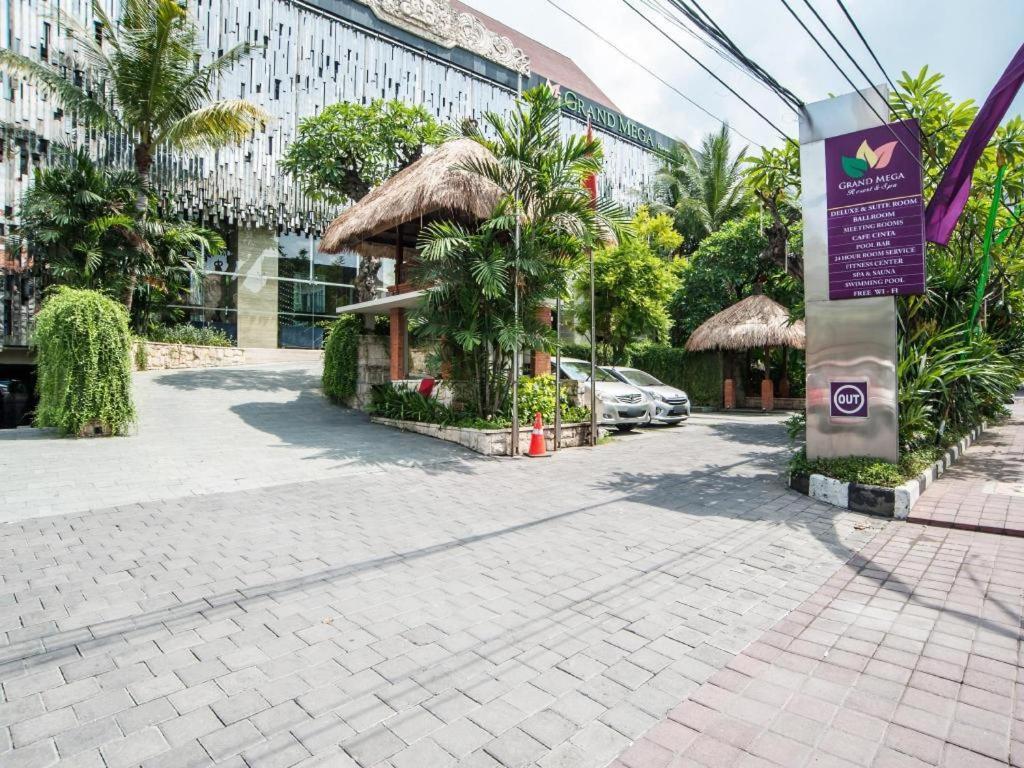 Grand Mega Resort & Spa Bali Kuta Lombok Esterno foto